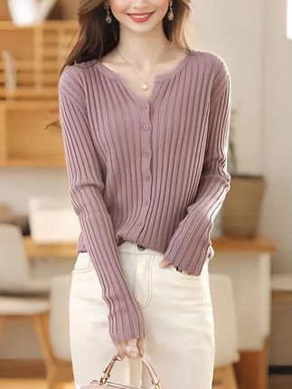 #秋冬穿搭新鲜感在线#针织衫#面料柔软舒适 #面料柔软舒适 #早秋黑白灰穿搭测品#晒晒我的秋日穿搭 #晒晒我的秋日穿搭