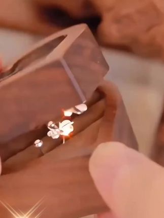 #上热门 足银耳饰 999纯银耳钉四叶草设计高级感耳环螺丝气质轻奢百搭简约#精美耳饰 #女人喜欢的饰品首饰分享#美出新高度