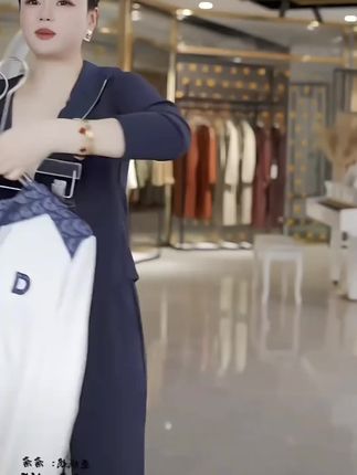 68238#CSIN轻奢时尚撞色连帽印花长袖T恤2025显瘦休闲个性上衣潮#秋季新款#时尚上衣#品质女装