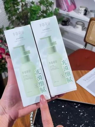 你要是不想二十多岁就有一张六十多岁的脸啊,那每周都要用两次这个半亩花田的去角质啫喱,它里面添加了三重焕肤酸,可以温和软化我们脸上的老旧角质,让我们的皮肤更加光滑细腻,关键是它很温和,敏感肌也可以放心用,想要改善皮肤状态的姐妹真的可以试试。 #女生必备 #好物推荐🔥 #去角质 #好用不贵经济实惠