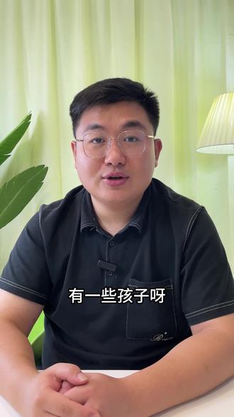 孩子胆小怕生,不敢社交,讨厌和别人肢体接触,这些都是触觉防御过当的表现,那如何改善这些问题呢?#孩子胆小怕生怎么办 #感觉统合 #感统失调 #感统训练 #按摩