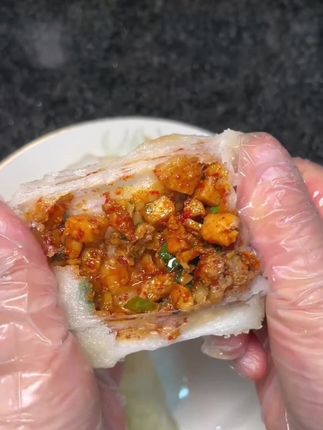 贵州糍粑豆干 里面包裹着 豆干折耳根辣椒 #农村美食 #巴适得很 #贵州糍粑豆干 #贵州美食