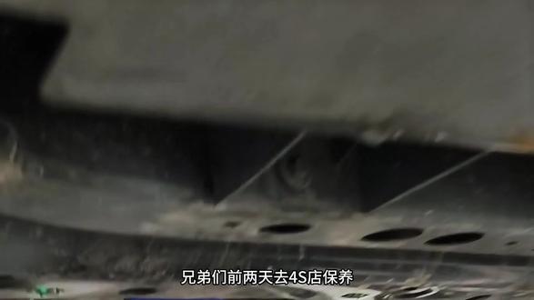 凯迪全系车型雨刮器更换方法和流程,如果你的雨刮器也频频出现异响或刮不干净,说明你的雨刮器已经出现老化的情况,不及时更换可能会导致玻璃上全是划伤,#凯迪拉克#雨刮器更换教程 #汽车知识分享 #汽车那些事