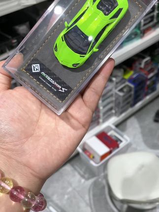 #上热门🔥 64比例小车🚗🌈❤️ GW 兰博基尼LP740 绿色带金光大牛到货啦,哇塞☺️非常帅气,喜欢晚上🌃速度来播播间安排哟📅✌️✌️💐❤️ #是时候安排一下了 #好物推荐🔥 #小比例车模 #买它