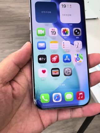 今天的iPhone17全网首摔大家都看到了吗?现场维修iPhone17!#世纪威锋 #修手机世纪威锋 #换电池世纪威锋 #换屏幕世纪威锋