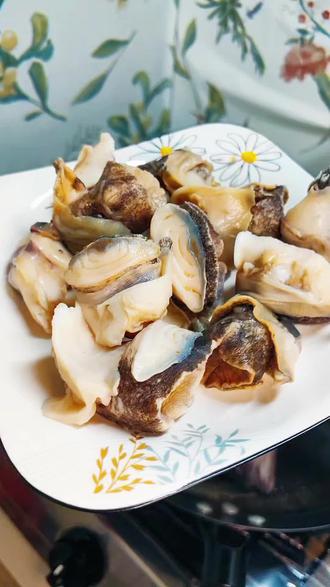 炒海螺片~个人觉得比白灼的更好吃~麻烦路过的朋友给点点赞,感谢支持#真材实料才能做出好味道 #厨艺 #民间美食 #秀出我的菜 #健康美食自己做