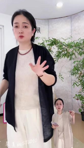 【和煦】汉麻莱赛尔细腻防晒针织开衫女温柔披肩罩衫 #夏日穿搭显贵技巧 #开衫穿搭 #罩衫 🌿汉麻莱赛尔温柔防晒开衫|披肩罩衫二合一
✅天然双纤维|冰感细腻·透气不闷
✅物理防晒+抑菌防螨,夏日无忧
✅垂感高级|开衫/披肩随意搭
✅护颈护背|空调房/户外都好穿
老钱风松弛感,一衣解锁温柔高级感✨