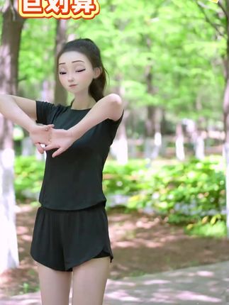 下班后去公园遛弯,顺便练习一下平衡步#健身服穿搭  #瑜伽服  #运动女孩的日常  #运动穿搭无不良引导  #瑜伽服透气面料