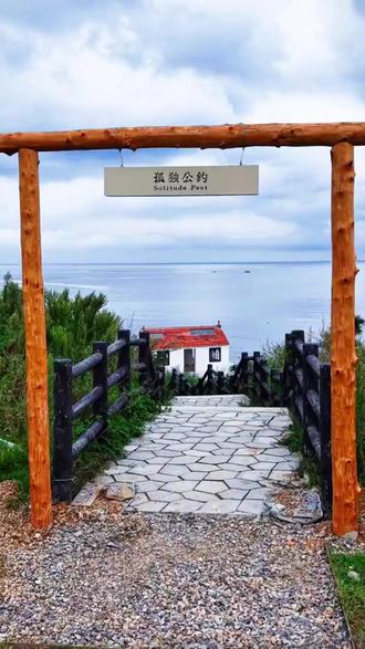 三刷威海!10 个宝藏打卡点,附私藏机位,一定要收藏! 三刷威海,这份威海旅游攻略请收好!威海旅游攻略整理了 10 个宝藏点位,威海旅游攻略含游玩路线图,威海旅游攻略藏着超多惊喜,威海旅游攻略让你朋友圈刷爆,威海旅游攻略承包你的冬日快乐~ 这里有绝美的威海拍照机位,解锁威海拍照机位的杂志感大片,小众威海拍照机位不输济州岛!打卡威海网红打卡地,解锁威海网红打卡地的冬日限定浪漫,悦海公园、火炬八街等点位,逛吃拍照两不误,蹲天鹅湖、看日落,跟着这份攻略玩转威海!#威海 #威海旅游攻略 #威海网红打卡地 #威海旅游经纬国旅 #山东