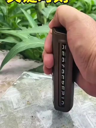 挖到宝了!这个隐藏式停车牌太懂车主了~不用时藏起号码超安全,还自带安全锤,紧急能破窗!高级感颜值戳心,数字清晰好辨认,车内放一个实用又有面,车主必入!#停车号码牌 #汽车用品 #强烈推荐 #临时停车号码牌