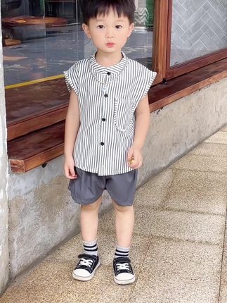 喜欢男孩子穿条纹,帅就完事了,#人类幼崽又奶又酷穿搭 #我的男孩#男宝穿搭 #条纹控