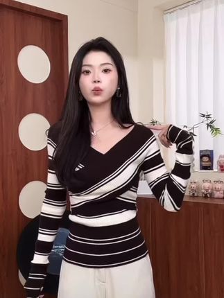 【秋日织语】韩系气质交叉V领条纹针织衫女百搭长袖收腰设计感上衣#高级感穿搭 #针织衫 #女百搭上衣 #设计感上衣