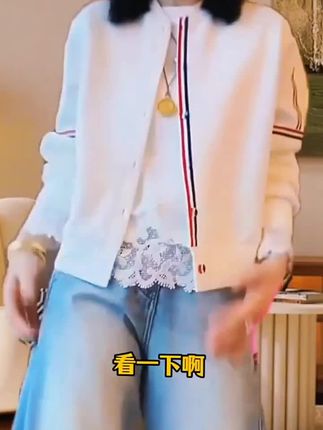 2025春秋季爆款时尚短外套春游出行衣服宽松外套设计感休闲上衣女#休闲减龄穿搭 #设计感条纹长袖上衣