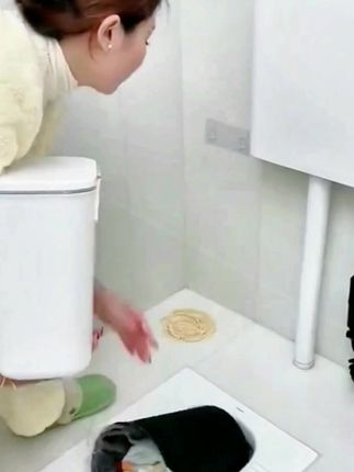 垃圾桶卫生间厕所浴室2025新款家用客厅厨房大容量带盖夹缝纸篓桶#垃圾桶#收纳整理 #生活好帮手