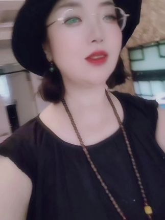 意念是每个人的必修课,特别是你在人生低谷期心里默默念我会越来越好,只有阳光的心,生活才会朝好的方向走,满腹的怨气你想想怎么会过好……