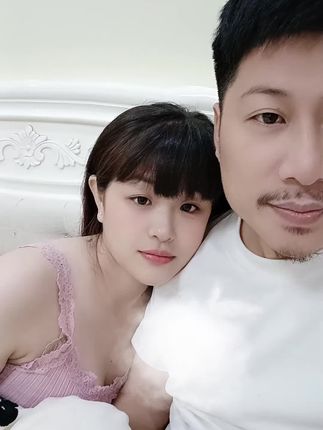 跟家人说在浙江上班,却偷偷跑来江西找我,她说以后要待在我家不走了,为了我她真的付出了好多,可我比她大,我都四十岁了,好怕给不了她幸福。