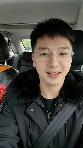 今日天津黄金回收1136一克 1月27号,天津黄金回收一千一百三十六一克,周二开盘,国际大盘价在一千一百四十左右,刚刚在河北区拿下了大姐90多克的三金首饰,感谢大姐的支持和信任。但是现在网上报价五花八门,大家在咨询的时候,千万不要相信那些高于大盘的报价,都是有猫腻的。我是在天津做黄金回收的,我这里没有损耗,没有折旧,如果您在天津有闲置的首饰需要变现,欢迎随时咨询 #天津黄金回收 #天津黄金回收多少钱一克 #今日黄金回收多少一克 #黄金回收 #天津回收黄金