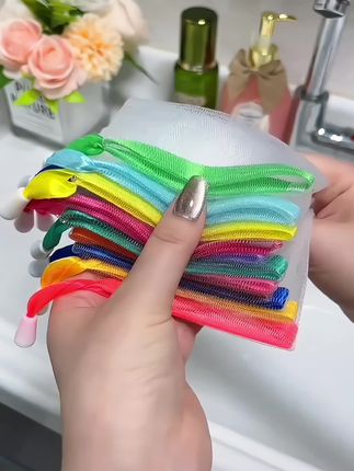 自从用了这个#香皂起泡网 家里的肥皂香皂总是用的一点不剩,起泡也特别浓密,洗面奶沐浴露也可以用它起泡#起泡网 #香皂网袋推荐 #居家好物 #卫生间好物