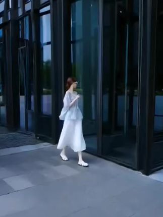 碎花上衣白色长款裙套装#美不美你说了算 #谁穿谁好看 #