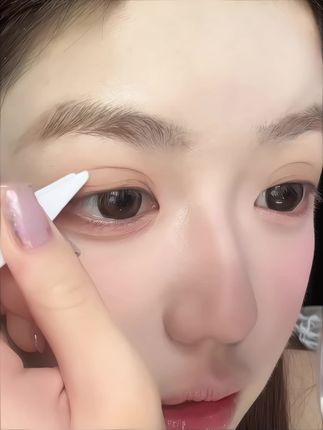 水滴形双眼皮贴你是我的神!再也不怕贴出来双眼皮会被眼尾吃掉了!直接扩宽眼尾放大双眼效果绝了#今日妆容 #平价彩妆 #双眼皮贴 #女大学生 #日常唠嗑