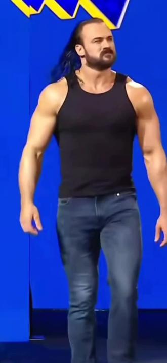 #wwe #德鲁麦金泰尔
一线的外形与实力,他就是一线