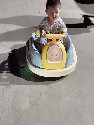 做一个开心快乐的小孩 每天无忧无虑的 #ི࿆记录人类幼崽成长记 #新手上路 #小盆友的日常 爸爸买的车车就是好玩#小布丁碰碰车