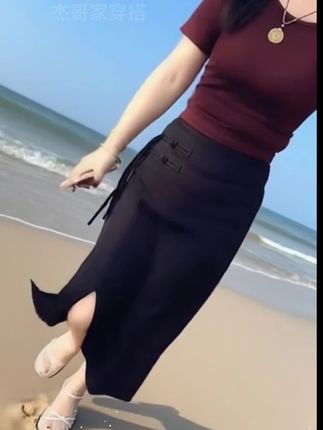 当你把人性看透了,你会变得不喜欢交 朋友,曾经的你对谁都热情,可后来你 发现对别人再好,都不如对别人有用, 真诚换来的是算计,热情换来的是冷 漠,分享换来的是嫉妒,慢慢的也就不 想拆穿了,还是喜欢独处,所以啊还是 好好爱自己吧!#碎花裙#穿搭#新款分享 #半身裙
