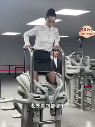 过了35岁,男人也怕显老!抬头纹、鱼尾纹一冒头,整个人看着显老没朝气。用兰亭胶原蛋白精华液,睡前涂脸,不麻烦。坚持用,纹路慢慢淡了,皮肤也紧致些,看着清爽有活力。男士想淡化皱纹,这款精华可以试试~#兰亭胶原蛋白精华液 #男士淡纹精华 #好皮肤养出来 #嫩肤