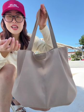 #平价包包 #托特包 #包包推荐 #百搭包包 #超便宜超划算 大容量托特包、简单大方,特别高级!