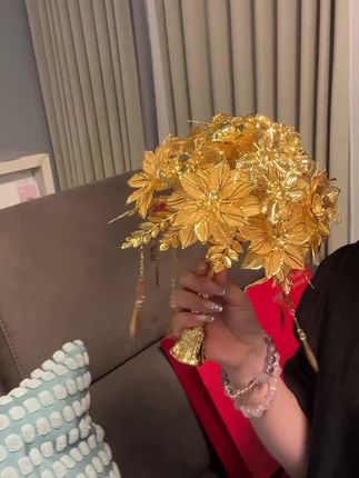 结婚收到这个礼物 真的是很难不开心呀 好闺闺,你永远是我的嫡长闺! #结婚 #备婚日常 #手捧花 #DIY #闺蜜结婚礼物