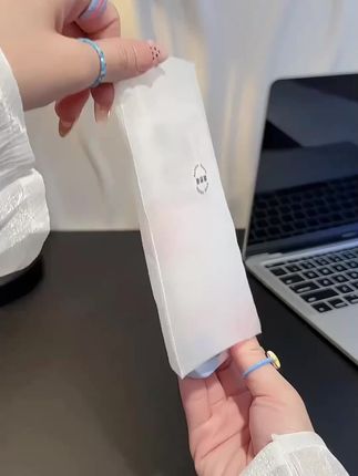 好可爱的碎花立体狗狗手机壳~支架打开还有小镜子!#爱了爱了 #手机壳 #这个手机壳真的长在我心巴上了 #快分享给你的好友