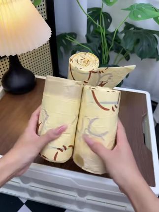 细节提升生活品质!这垃圾袋的免撕和抽绳设计太贴心! 好用的家居品藏在细节里。心爵垃圾袋免撕设计,取用便捷体验好。加厚材质手感扎实,承重强不易破损,用着安心。抽绳收口操作顺滑,密封严实,有助于保持家居环境清新整洁。黑色款式也比较耐脏。点击链接,发现生活中的贴心好物! #品质生活 #居家好物 #细节控 #生活美学#好物推荐🔥
