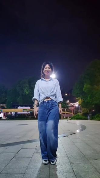 喜欢伤感歌曲之人,定是重感情的人~#寂寞的人伤心的歌 #简单小舞蹈#一学就会系列
