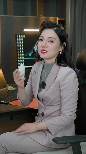 科大讯飞智能鼠标AM50,星火+DeepSeek双大模型,语音指令一键生成文档/PPT,终身免费,三模连接,语音输入400字/分。联系电话15845106596