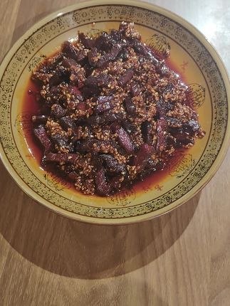 这是才研发的,用熏牛肉做的麻辣牛肉干,看了就流口水,想吃吗#几多好牌栗溪熏肉