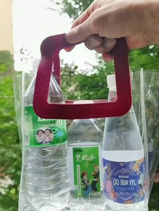 这个国庆假期,你有去云南墨江喝双胞水吗?很多备孕的姐妹喝了墨江双胞水都如愿以偿了。据说这边的井分龙凤两口,想要男孩的喝龙井,想要女孩的喝凤井,想要龙凤胎,就两口井都喝。还有很多来过了墨江的姐妹都选择瓶装双胞水,现在和老公一起喝,说不定就能在年底有好消息了#双胞水#双胞胎#墨江#在抖音入手的好东西#无限回购的宝藏单品