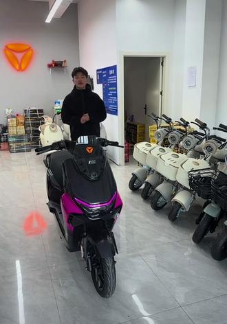 雅迪白鲨二代的新功能#雅迪白鲨二代 #杨屯雅迪