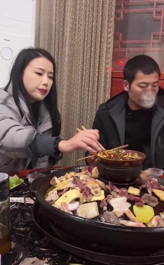 刀疤哥和家乡文旅美女为家乡宣传#荒野求生 #七星山荒野#老六荒野求生第二季 #老六荒野刀疤哥