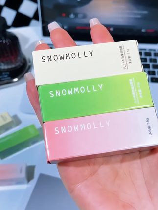 嘴唇干燥?凡士林来救你!滋润不脱色,快来试试看!#唇膏 #保温唇膏 #滋润保湿不油腻 #凡士林唇膏