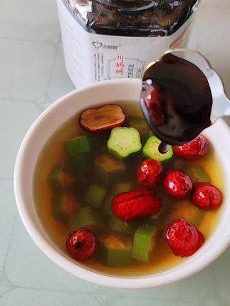 秋葵姜红汤太下奶了,母乳多了,人还瘦,不用鸡鸭鱼汤,大补汤,母乳期就喝这个姜红秋葵汤真的下奶杠杠的快,每天两碗就喝了5~6天奶多还浓,奶渣逆袭成产奶大户#母乳再也不是奢望 #月子汤 #母乳不足 #追奶成功
