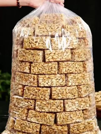 瓜子酥:一吃就停不下来! 精选大颗葵花籽仁,整颗压块无多余添加,咬下满是坚果香! 酥松不粘牙,咸香超适口。追剧时“咔嚓”嚼,解压又过瘾;办公室饿了垫两块,比饼干抗饿还健康。 独立小包装超方便,揣包里随时随地解馋~😋 #零食推荐 #休闲零食 #大人小孩都爱吃 #瓜子酥 #瓜子仁酥@DOU+小助手 @DOU+好生意 @DOU+上热门