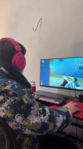 各位!“苦难是花开的伏笔 ,冬天总要为春天作序”#穿越火线 #歌词句句入心