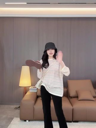 适合秋冬非常百搭一双鞋,牛反绒鞋面,跟高四公分,不累脚,超级舒服,又显身高。
