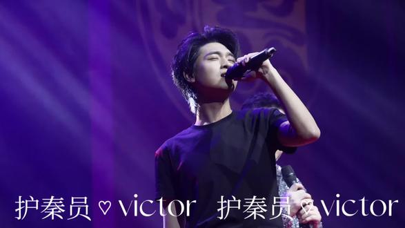 2025.12.9纲丝节,@秦霄贤 《荒漠上行走》