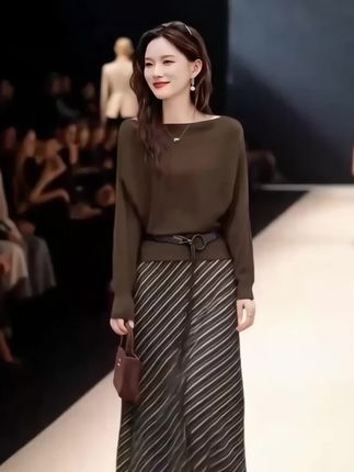 #如果上班都穿流光高智风 #秋季不露腿穿搭 #初秋一周不重样穿搭 #森系少女感穿搭 #秋日户外就穿琥珀系 @DOU+小助手