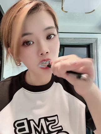 早上想多睡五分钟的懒人,赶紧试试这款长头牙刷,刷头又大又长,刷的又快又干净#长头牙刷 #牙刷推荐 #软毛牙刷