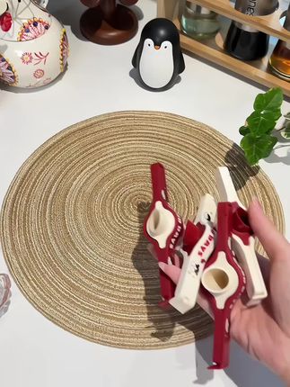 自带出料口的封口夹,用起来超方便,密封性很好,平时吃不完的调料杂粮都可以用它封起来。 #密封夹 #封口夹 #带出料口密封夹 #厨房好物