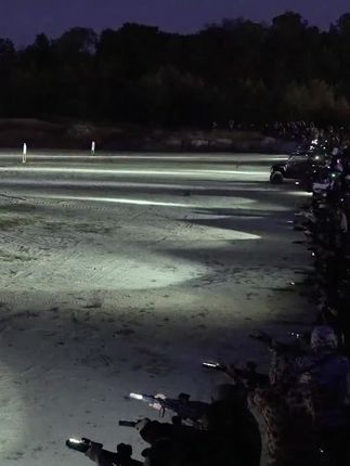 终结者看到这火力转头就跑#火力全开 #震撼