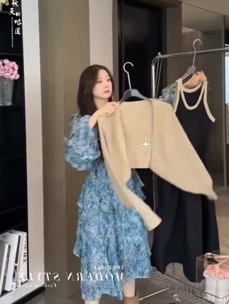 早秋微凉,针织开衫与法式连衣裙的邂逅,温柔了时光,优雅了岁月。 #针织开衫法式连衣裙 #早秋穿搭灵感 #法式浪漫风情#轻松解锁秋季穿搭