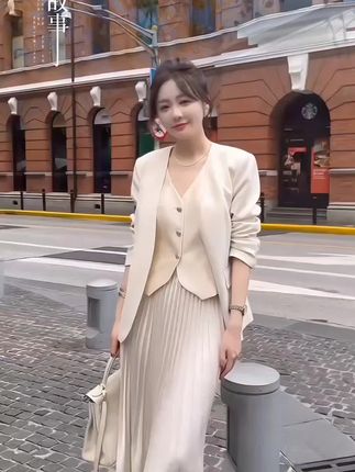 #时髦穿搭 #三件套##减龄气质 #穿出高级感##温柔穿搭